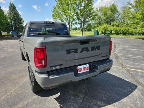 Ceramic Gray Clearcoat 2026 RAM 2500 Big Horn Crew Cab 4x4 6'4' Box