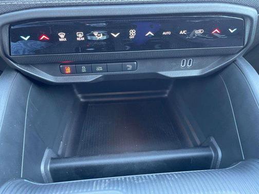 Diamond Black Crystal Pearlcoat 2026 Jeep Cherokee Laredo 4x4