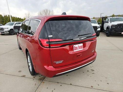 Red Hot Pearlcoat 2026 Chrysler Pacifica L