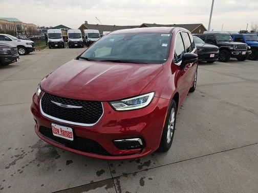 Red Hot Pearlcoat 2026 Chrysler Pacifica L
