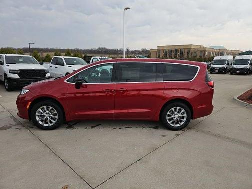 Red Hot Pearlcoat 2026 Chrysler Pacifica L