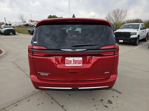 Red Hot Pearlcoat 2026 Chrysler Pacifica L