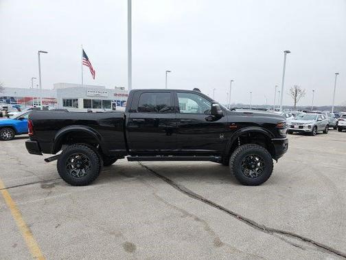 Diamond Black Crystal Pearlcoat 2026 RAM 2500 Big Horn Crew Cab 4x4 6'4' Box