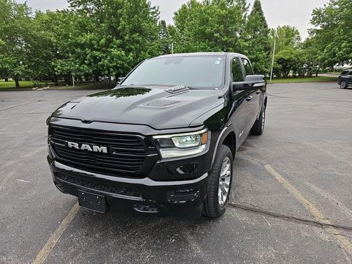 Diamond Black Crystal Pearlcoat 2022 RAM 1500 Laramie