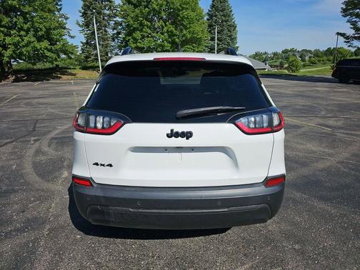 Bright White Clearcoat 2023 Jeep Cherokee Altitude