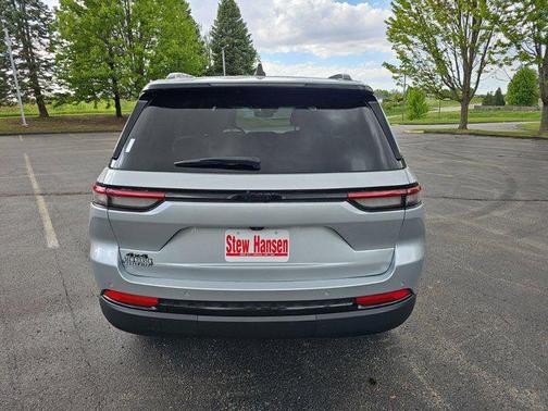 Silver Zynith 2024 Jeep Grand Cherokee Altitude