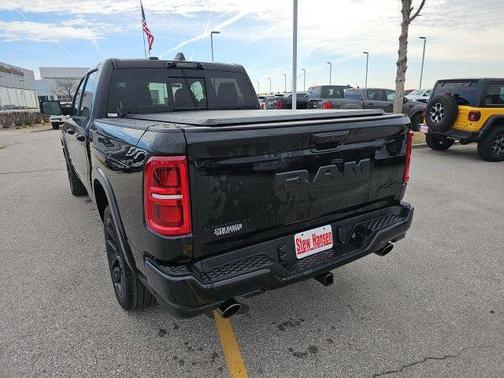 Diamond Black Crystal Pearlcoat 2026 RAM 1500 Limited