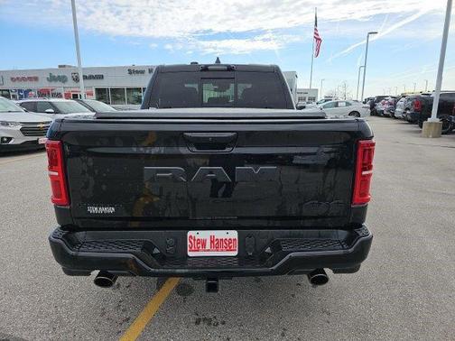 Diamond Black Crystal Pearlcoat 2026 RAM 1500 Limited