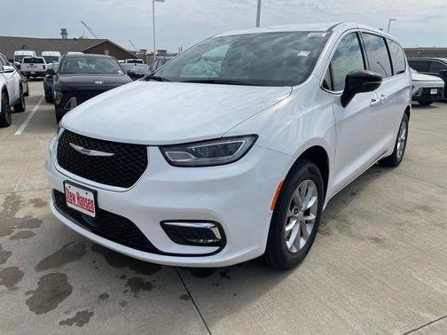 Bright White Clearcoat 2026 Chrysler Pacifica L