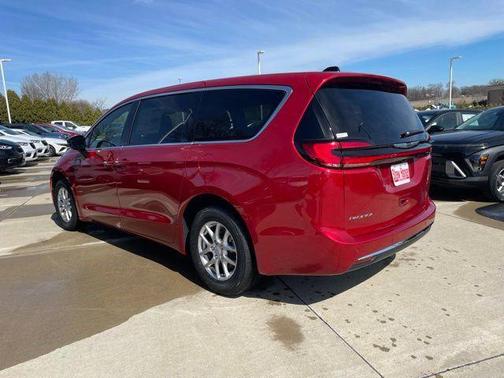 Red Hot Pearlcoat 2026 Chrysler Pacifica L
