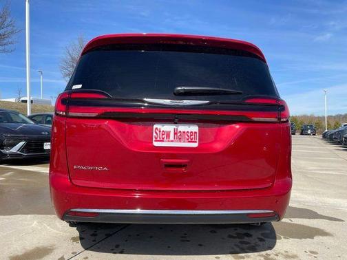 Red Hot Pearlcoat 2026 Chrysler Pacifica L