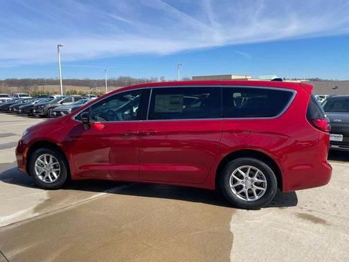 Red Hot Pearlcoat 2026 Chrysler Pacifica L