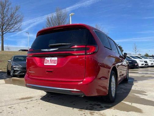 Red Hot Pearlcoat 2026 Chrysler Pacifica L