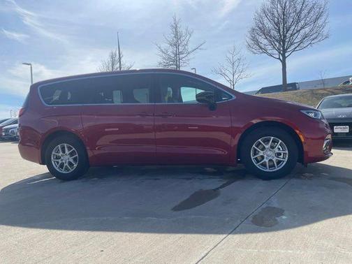 Red Hot Pearlcoat 2026 Chrysler Pacifica L