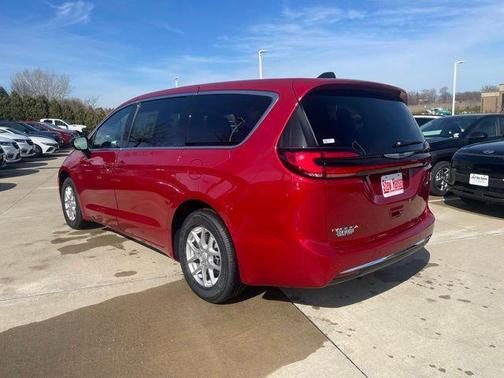 Red Hot Pearlcoat 2026 Chrysler Pacifica L