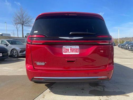 Red Hot Pearlcoat 2026 Chrysler Pacifica L
