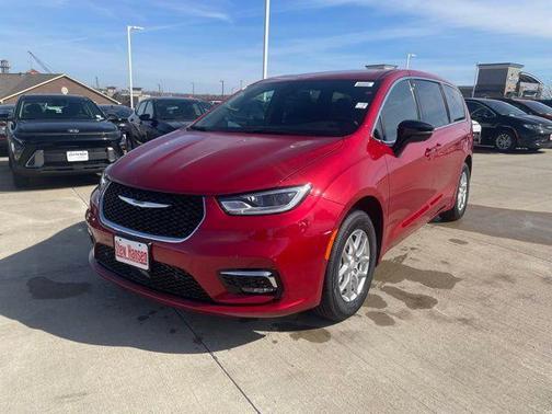 Red Hot Pearlcoat 2026 Chrysler Pacifica L