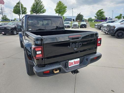 Black Clearcoat 2026 Jeep Gladiator 85th Anniversary Edition