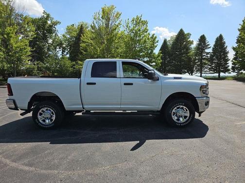 Bright White Clearcoat 2026 RAM 2500 Tradesman Crew Cab 4x4 6'4' Box