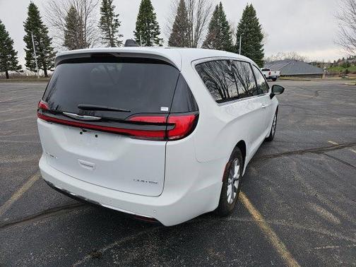 Bright White Clearcoat 2026 Chrysler Pacifica Limited