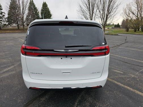 Bright White Clearcoat 2026 Chrysler Pacifica Limited