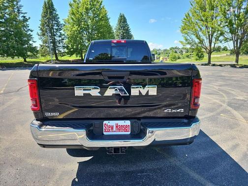 Diamond Black Crystal Pearlcoat 2026 RAM 3500 Tradesman Crew Cab 4x4 8' Box