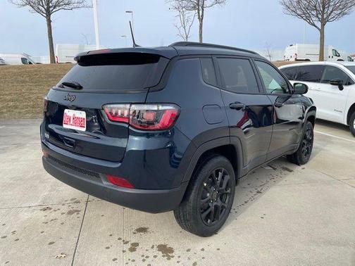 Fathom Blue Pearl Coat 2026 Jeep Compass Latitude
