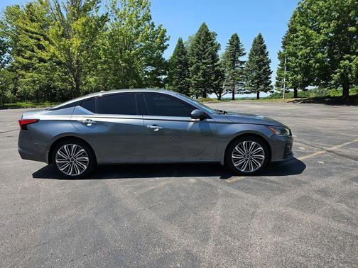 Gun Metallic 2023 Nissan Altima 2.5 SL