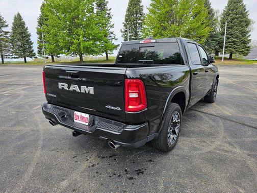 Diamond Black Crystal Pearlcoat 2025 RAM 1500 Laramie