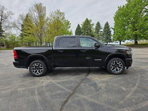 Diamond Black Crystal Pearlcoat 2025 RAM 1500 Laramie