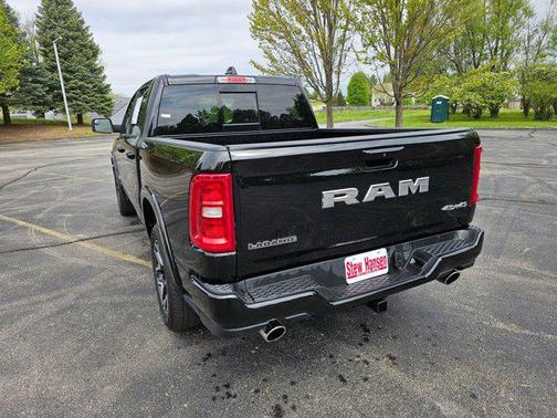 Diamond Black Crystal Pearlcoat 2025 RAM 1500 Laramie