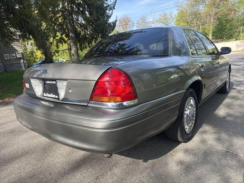 2000 Ford Crown Victoria Base