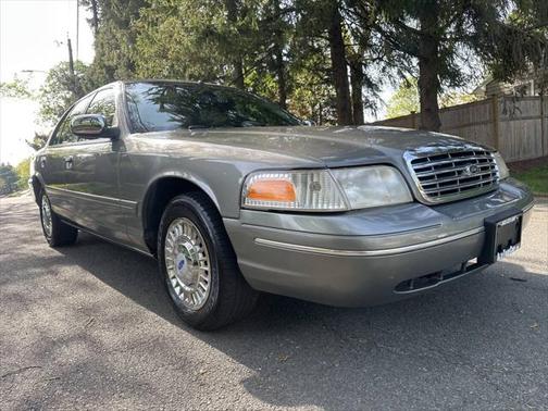 2000 Ford Crown Victoria Base