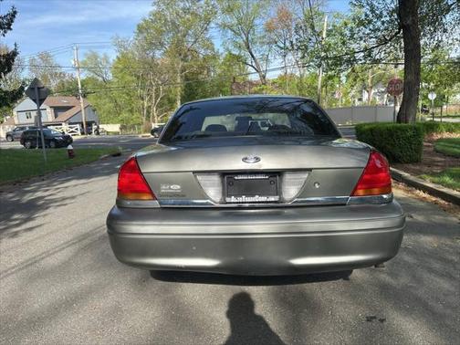 2000 Ford Crown Victoria Base