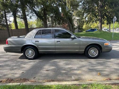 2000 Ford Crown Victoria Base