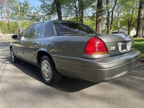 2000 Ford Crown Victoria Base