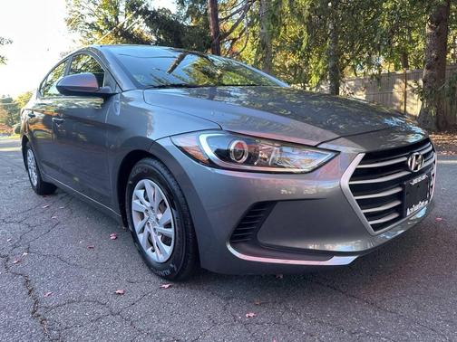 2018 Hyundai ELANTRA SE
