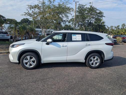 2023 Toyota Highlander LE