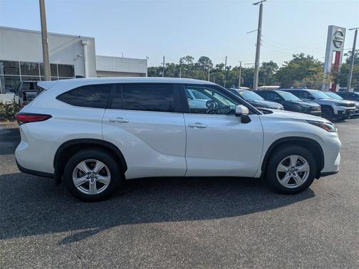 2023 Toyota Highlander LE