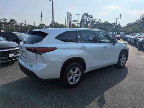 2023 Toyota Highlander LE