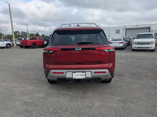 2023 Nissan Pathfinder Platinum 4WD