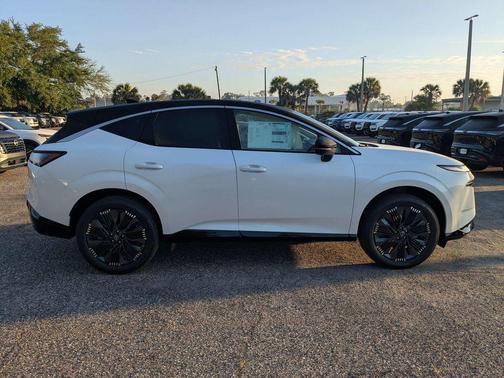 White Pearl 2026 Nissan Murano Platinum