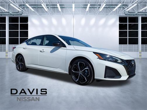 2025 Nissan Altima SR FWD