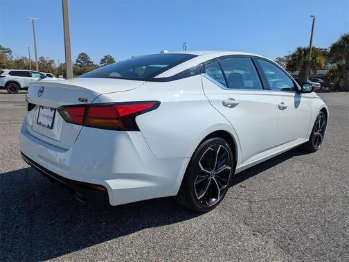 2025 Nissan Altima SR FWD