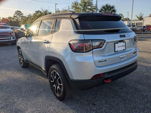 Silver Zynith Metallic Clearcoat 2025 Jeep Compass Trailhawk