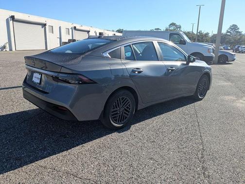Gun Metallic 2027 Nissan Sentra SV