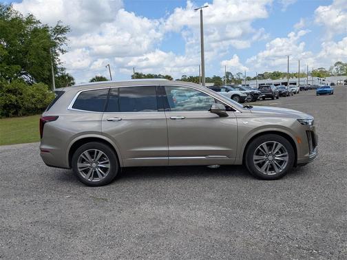 2022 Cadillac XT6 Premium Luxury FWD