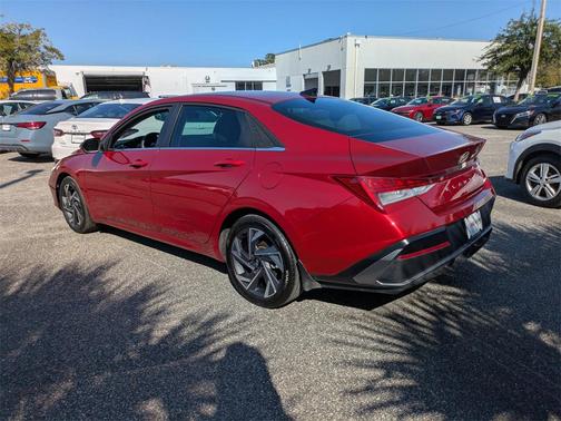 2025 Hyundai ELANTRA Limited