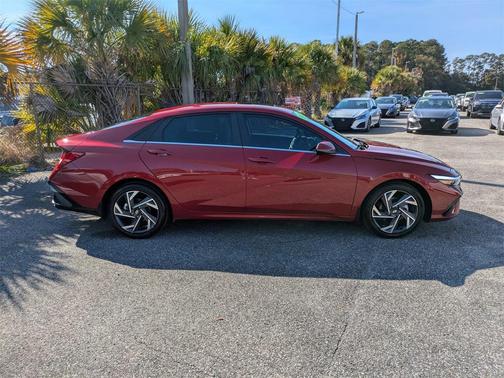 2025 Hyundai ELANTRA Limited