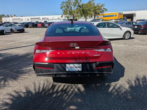2025 Hyundai ELANTRA Limited